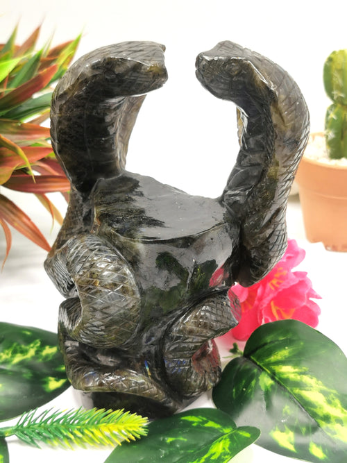 Unique carving of a pair of cobra snakes with raised hood in labradorite - crystal healing / chakra / reiki - 6 inches and 1.68 kg (3.70 lb) Animal carving