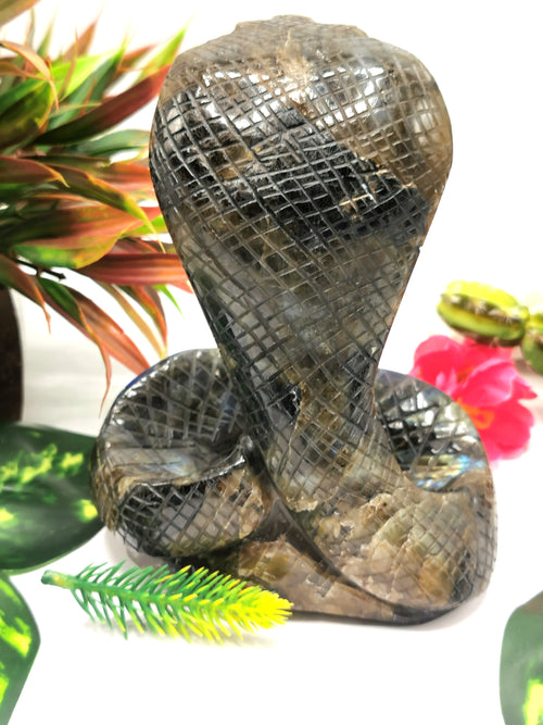 Cobra snake carving in Labradorite stone - crystal healing / chakra / reiki / energy - 5.8 inches and 940 gms (2.07 lb) Animal carving
