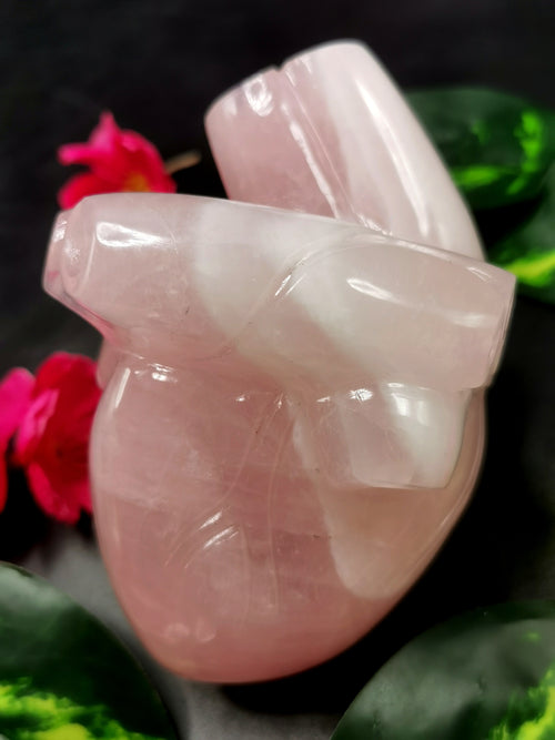 Natural Rose Quartz Anatomical Heart carving - Human Heart/Crystal Heart - reiki/chakra/healing/energy - 0.9 kgs and 5 inches