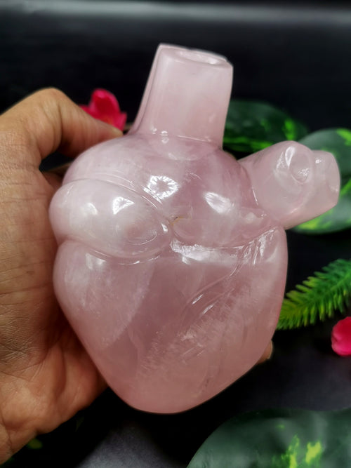 Natural Rose Quartz Anatomical Heart carving - Human Heart/Crystal Heart - reiki/chakra/healing/energy - 0.9 kgs and 5 inches