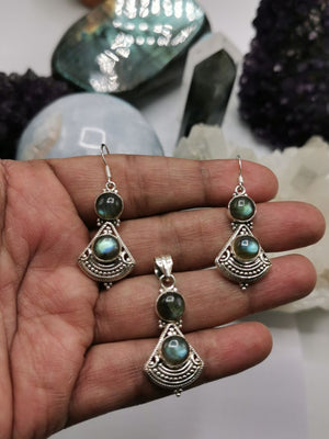Jewelry Set in Labradorite with Pendant and matching earrings made in 925 sterling silver | Christmas gift | Mothers Day | Anniversary Gift | Birthday Gift - Shwasam