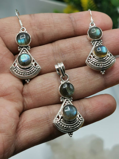 Jewelry Set in Labradorite with Pendant and matching earrings made in 925 sterling silver | Christmas gift | Mothers Day | Anniversary Gift | Birthday Gift - Shwasam