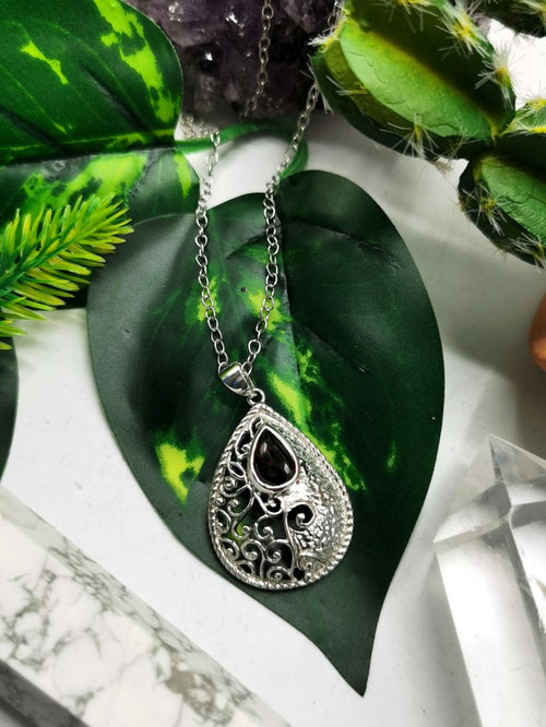 Beautiful Garnet necklace in 925 sterling silver | gemstone jewelry | crystal jewelry | quartz jewelry - Shwasam