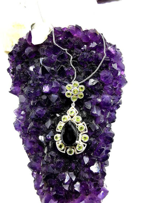 Breathtaking peridot and black onyx necklace in 925 sterling silver | gemstone jewelry | crystal jewelry | quartz jewelry - Shwasam
