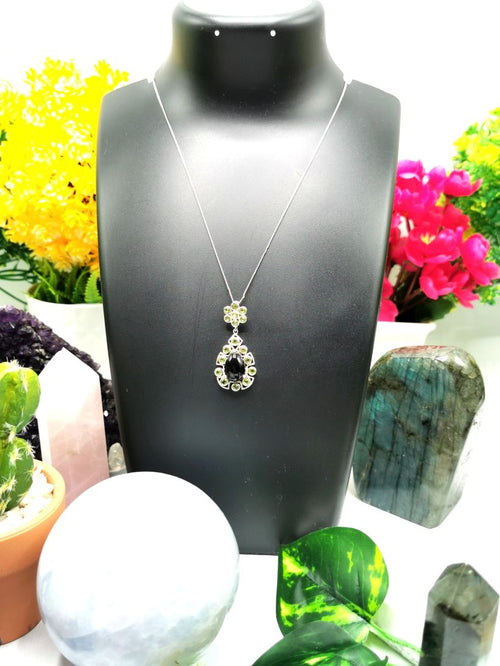 Breathtaking peridot and black onyx necklace in 925 sterling silver | gemstone jewelry | crystal jewelry | quartz jewelry - Shwasam