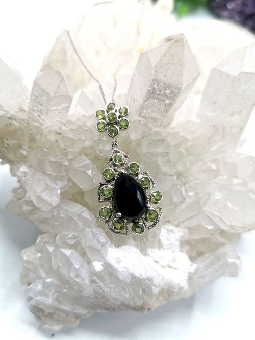 Breathtaking peridot and black onyx necklace in 925 sterling silver | gemstone jewelry | crystal jewelry | quartz jewelry - Shwasam