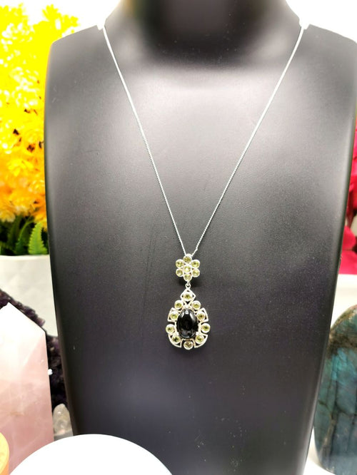 Breathtaking peridot and black onyx necklace in 925 sterling silver | gemstone jewelry | crystal jewelry | quartz jewelry - Shwasam
