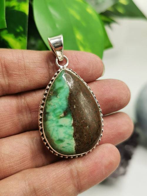 Chrysoprase stone pendant made in 925 silver | Christmas gift | Mothers Day | Anniversary Gift | Birthday Gift - Shwasam