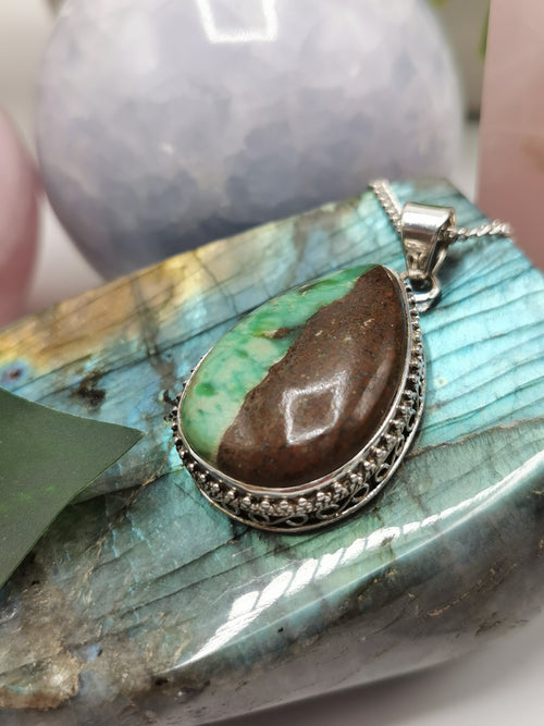 Chrysoprase stone pendant made in 925 silver | Christmas gift | Mothers Day | Anniversary Gift | Birthday Gift - Shwasam