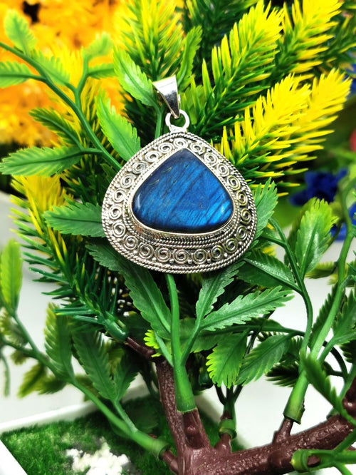 925 Silver Pendant with high quality Labradorite stone | gemstone jewelry | crystal jewelry | quartz jewelry - Shwasam