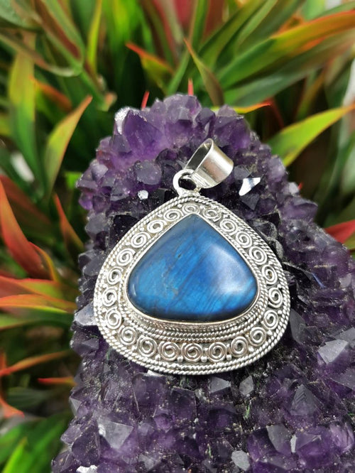 925 Silver Pendant with high quality Labradorite stone | gemstone jewelry | crystal jewelry | quartz jewelry - Shwasam