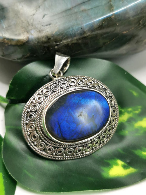 Silver Pendant with high quality genuine Labradorite stone | gemstone jewelry | crystal jewelry | quartz jewelry - Shwasam