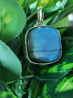 Pendant in original Labradorite stone made in 925 sterling silver for jewelry | gifts for her | gifts for girlfriend | gifts for mom - Shwasam