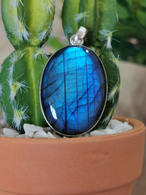 Jewelry Pendant in Labradorite stone oval shape made in 925 sterling silver | gifts for her | gifts for girlfriend | gifts for mom - Shwasam