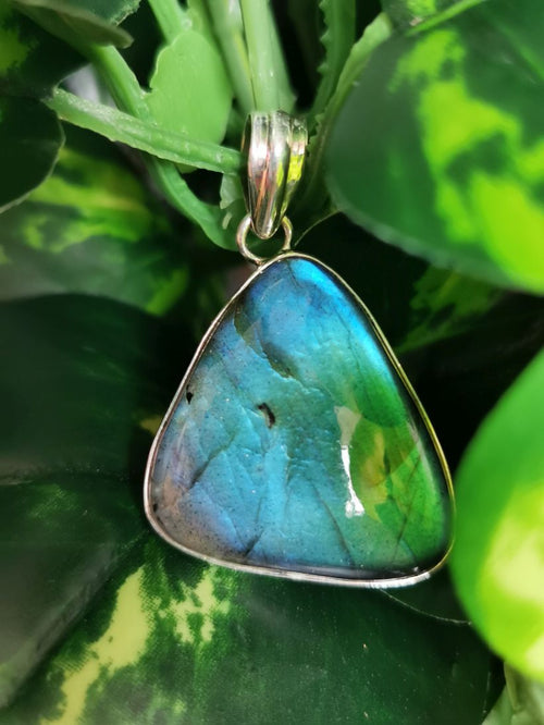 Pendant jewelry in Labradorite stone triangle shaped made in 925 sterling silver | Christmas gift | Mothers Day | Anniversary Gift | Birthday Gift - Shwasam