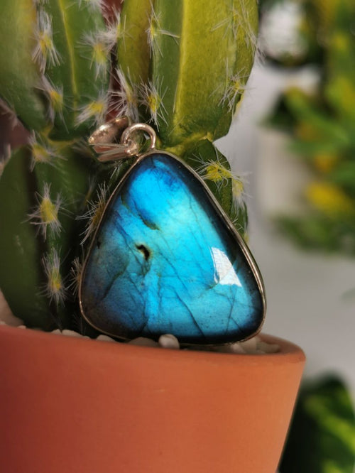 Pendant jewelry in Labradorite stone triangle shaped made in 925 sterling silver | Christmas gift | Mothers Day | Anniversary Gift | Birthday Gift - Shwasam