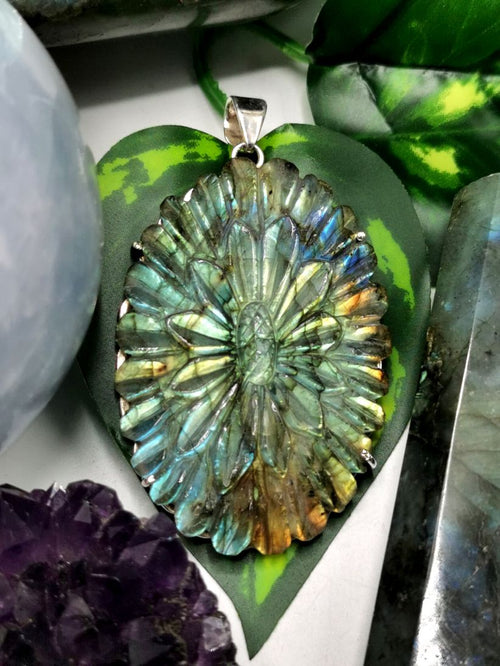 Stunning Labradorite flower pendant jewelry in 925 sterling silver | Christmas gift | Mothers Day | Anniversary Gift | Birthday Gift - Shwasam