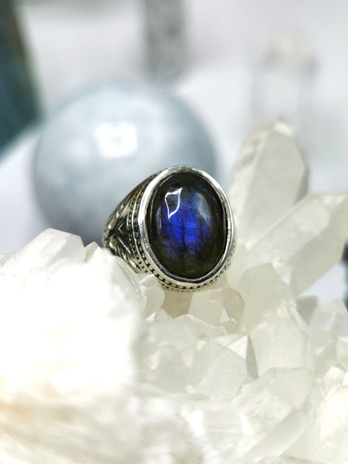 Elegant Labradorite ring in 925 sterling silver - size 8 | gemstone jewelry | crystal jewelry | quartz jewelry| Finger ring - Shwasam