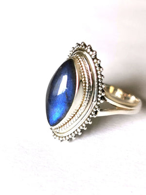 Ring with Labradorite gemstone made in 925 silver | gemstone jewelry | crystal jewelry | quartz jewelry | finger ring | engagement ring - Shwasam