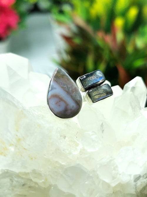 Unique and stunning labradorite ring in 925 sterling silver - size 6.5 - gemstone/crystal jewelry | Mother's Day gift | Engagement Finger Ring
