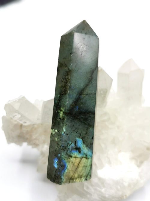 Amazing natural Labradorite Point/Wand/Tower with blue flash - Energy/Reiki/Crystal Healing -3.5 inches (8.75 cms) tall and 88 gms (0.19 lb) - Shwasam