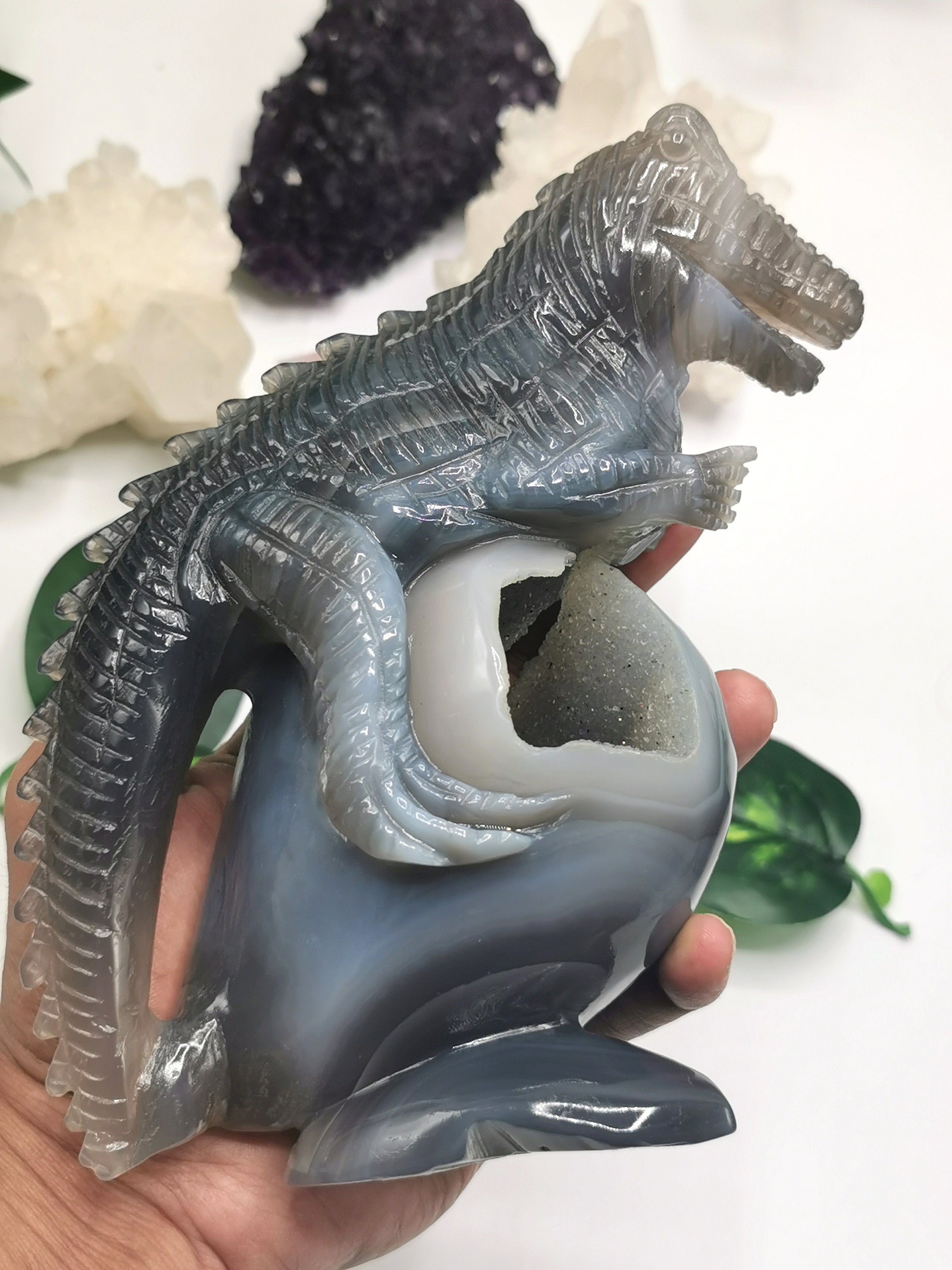 Agate Geode Dragon hand carved - Amazing single piece geode carving