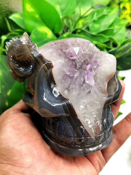 Amethyst and Agate Geode Skull with lizard on top - crystal healing / spirit healing - Shwasam