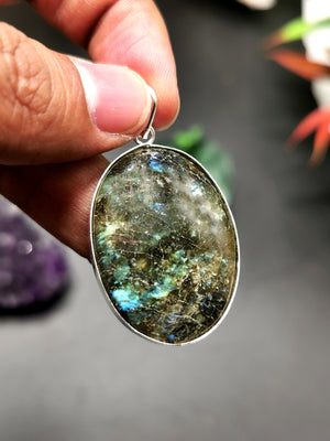 Labradorite Pendant with blue flash - crystal/gemstone jewelry | Mother's Day/birthday/Valentine Day/wedding/anniversary gift - Shwasam