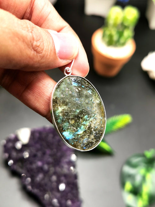 Labradorite Pendant with blue flash - crystal/gemstone jewelry | Mother's Day/birthday/Valentine Day/wedding/anniversary gift - Shwasam