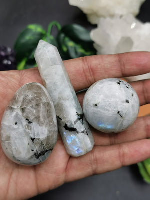 Rainbow moonstone set of 3 items: sphere, point and egg with bright blue flash 172 gms - Shwasam