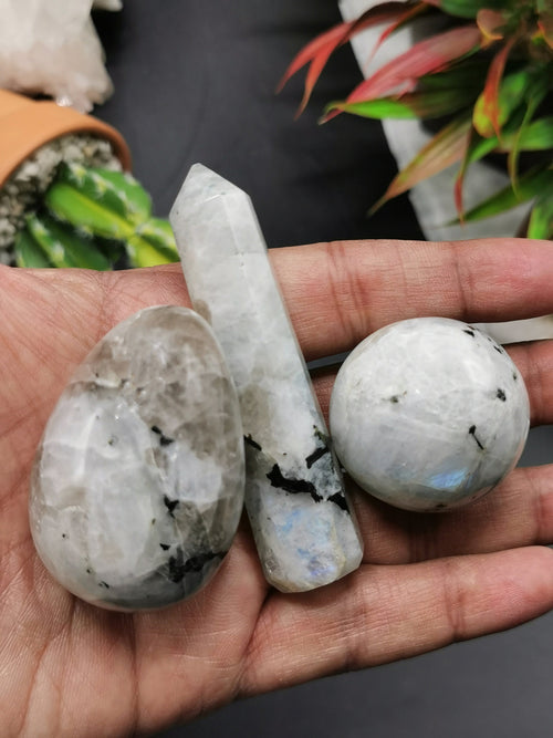 Rainbow moonstone set of 3 items: sphere, point and egg with bright blue flash 172 gms - Shwasam