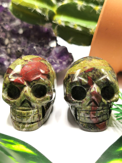 Skull in natural bloodstone jasper - reiki/chakra/healing - crystal crafts - Shwasam