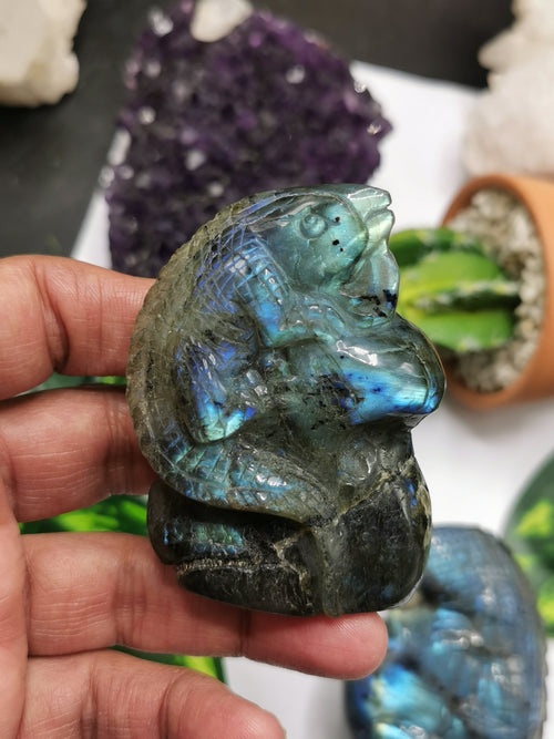 Labradorite cabrite/lizard/chameleon handmade carvings with beautiful blue flash - Shwasam