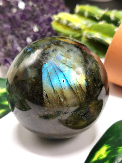 Labradorite sphere/ball with beautiful rainbow flash - crystal healing - 360 gms weight - Shwasam