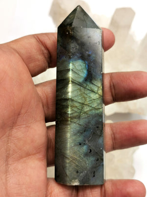 Amazing natural Labradorite Point/Wand/Tower with blue flash - Energy/Reiki/Crystal Healing -3.5 inches (8.75 cms) tall and 88 gms (0.19 lb) - Shwasam