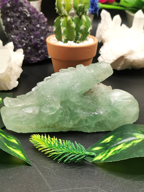 Green Fluorite Lizard beautiful hand carved natural fluorite stone - Home Decor crystal - Shwasam