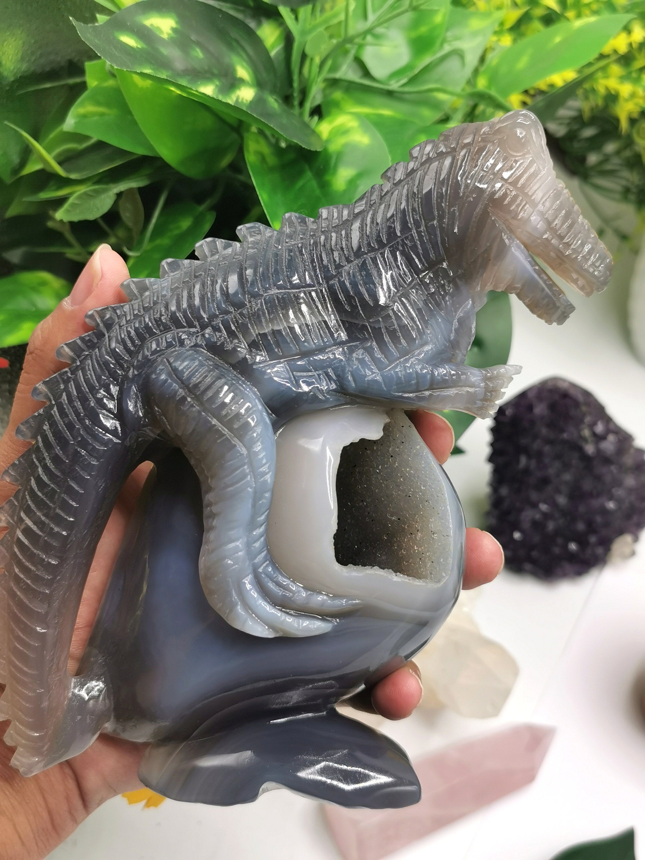 Agate Geode Dragon hand carved - Amazing single piece geode carving