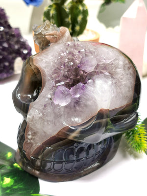 Amethyst and Agate Geode Skull with lizard on top - crystal healing / spirit healing - Shwasam