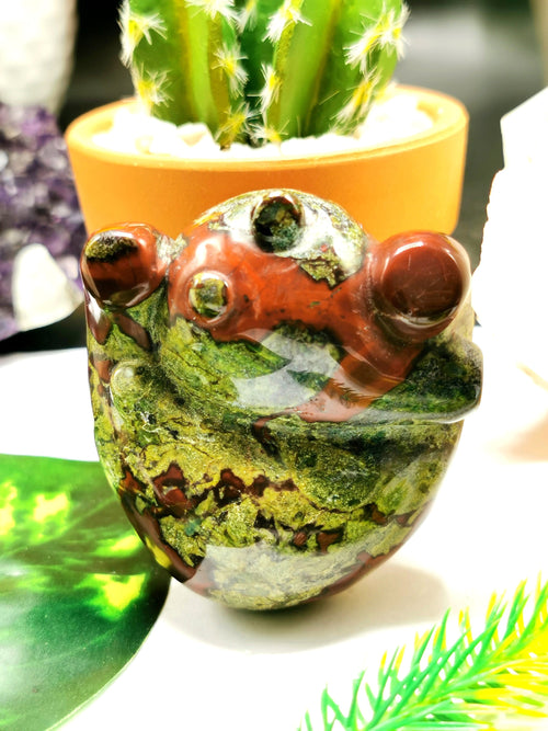 Bloodstone Jasper Anatomical Heart carving - Human Heart / Crystal Heart - Shwasam
