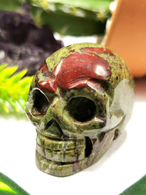 Skull in natural bloodstone jasper - reiki/chakra/healing - crystal crafts - Shwasam