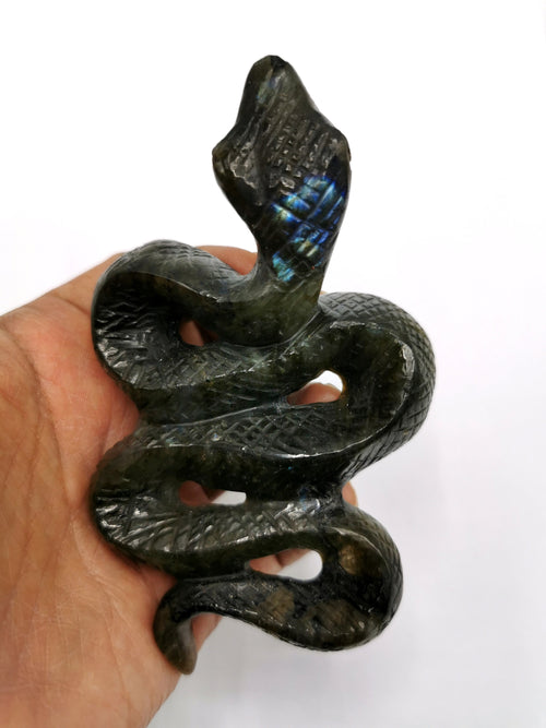 Slithering snake carving in Labradorite stone - crystal healing / chakra / reiki / energy - 5 inches and 160 gms (0.35 lb) animal carving