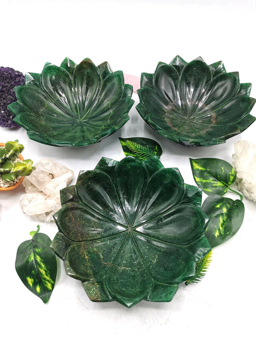 Beautiful green aventurine hand carved lotus bowls - 7.5 inches diameter and 700 gms (1.54 lb) - ONE BOWL ONLY
