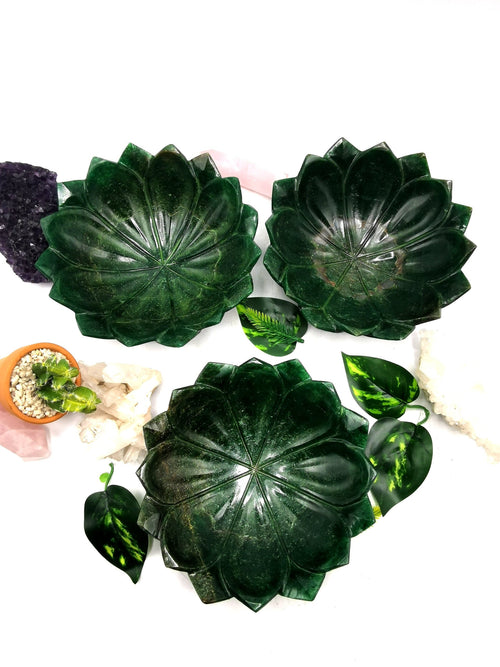 Beautiful green aventurine hand carved lotus bowls - 7.5 inches diameter and 700 gms (1.54 lb) - ONE BOWL ONLY