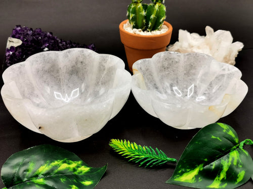 Beautiful white quartz hand carved designer bowls - 4.5 inches diameter and 320 gms (0.7 lb) - ONE BOWL ONLY