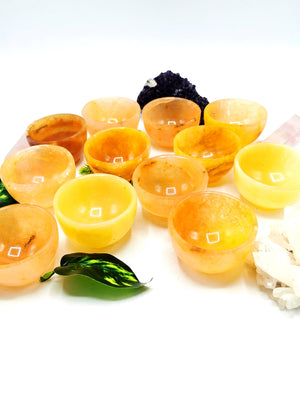 Beautiful yellow aventurine hand carved round bowls - 3 inches diameter and 150 gms (0.33 lb) - ONE BOWL ONLY