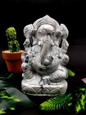 Howlite Handmade Carving of Ganesh - Lord Ganesha Idol | Sculpture | Murti in Crystals -Reiki/Chakra/Healing -5 inches and 710 gms (1.56 lb)