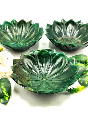 Beautiful green aventurine hand carved lotus bowls - 7.5 inches diameter and 700 gms (1.54 lb) - ONE BOWL ONLY