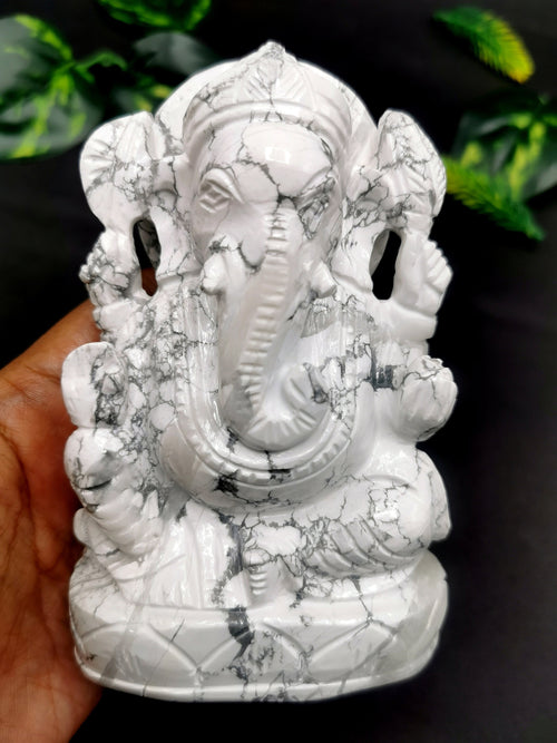 Howlite Handmade Carving of Ganesh - Lord Ganesha Idol | Sculpture | Murti in Crystals -Reiki/Chakra/Healing -5 inches and 710 gms (1.56 lb)