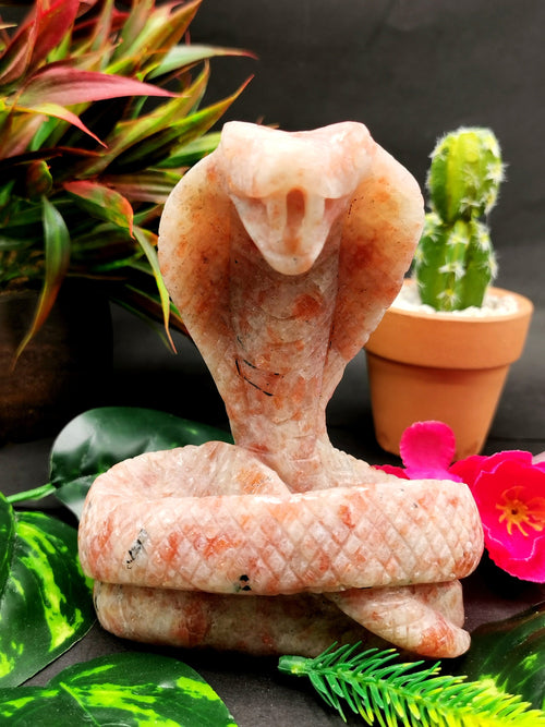 Cobra snake with raised hood carving in Sunstone stone - crystal healing / chakra / reiki / energy - 5 inches and 0.64 kg (1.40 lb) Animal carving