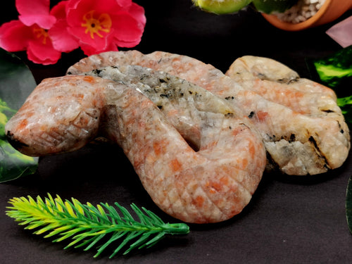 Snake carving in sunstone - crystal healing / chakra / reiki / energy - 5 inches and 410 gms (0.90 lb) Animal carving